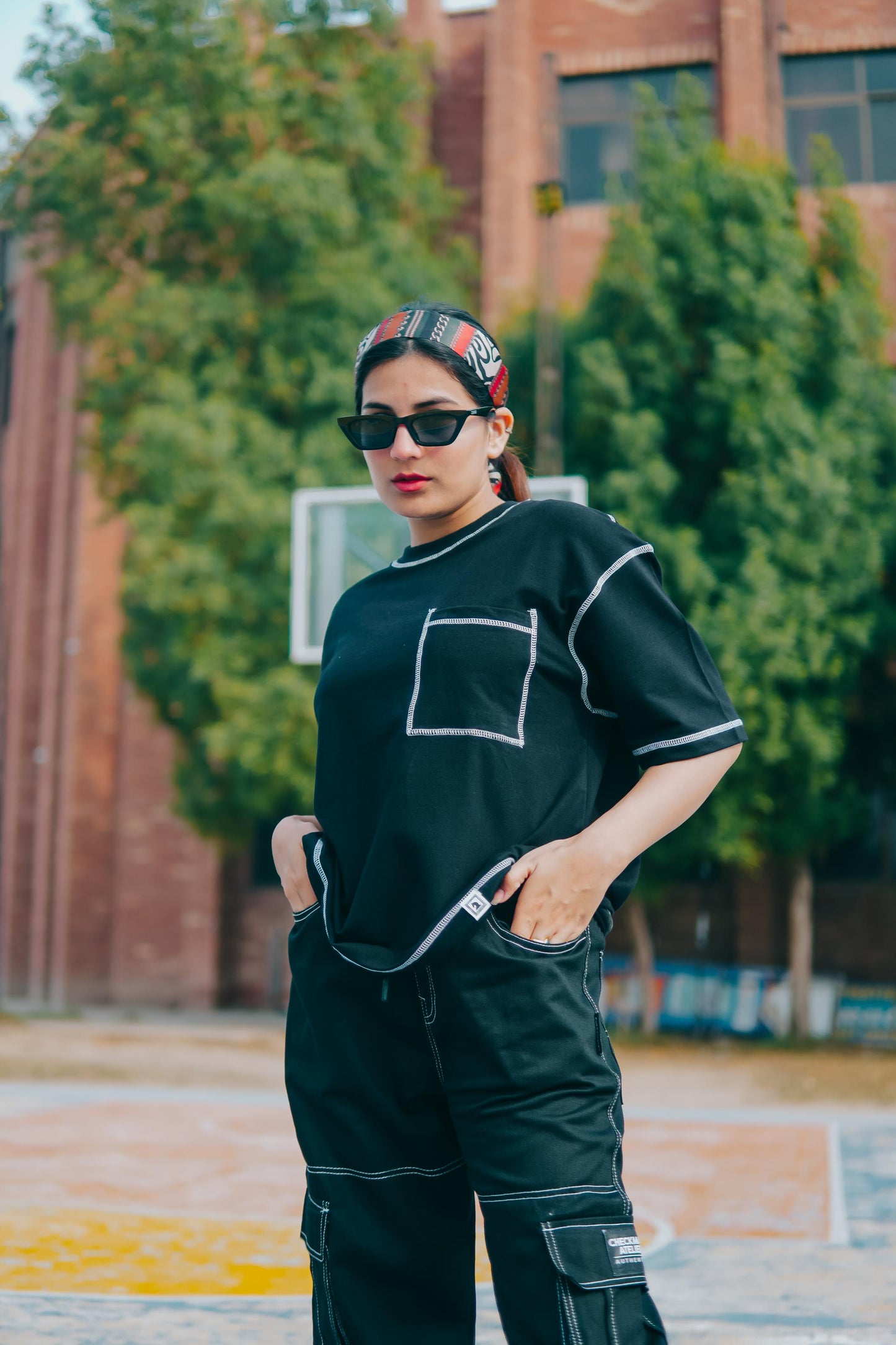 BLACK CONTRAST OVERSIZED T-SHIRT