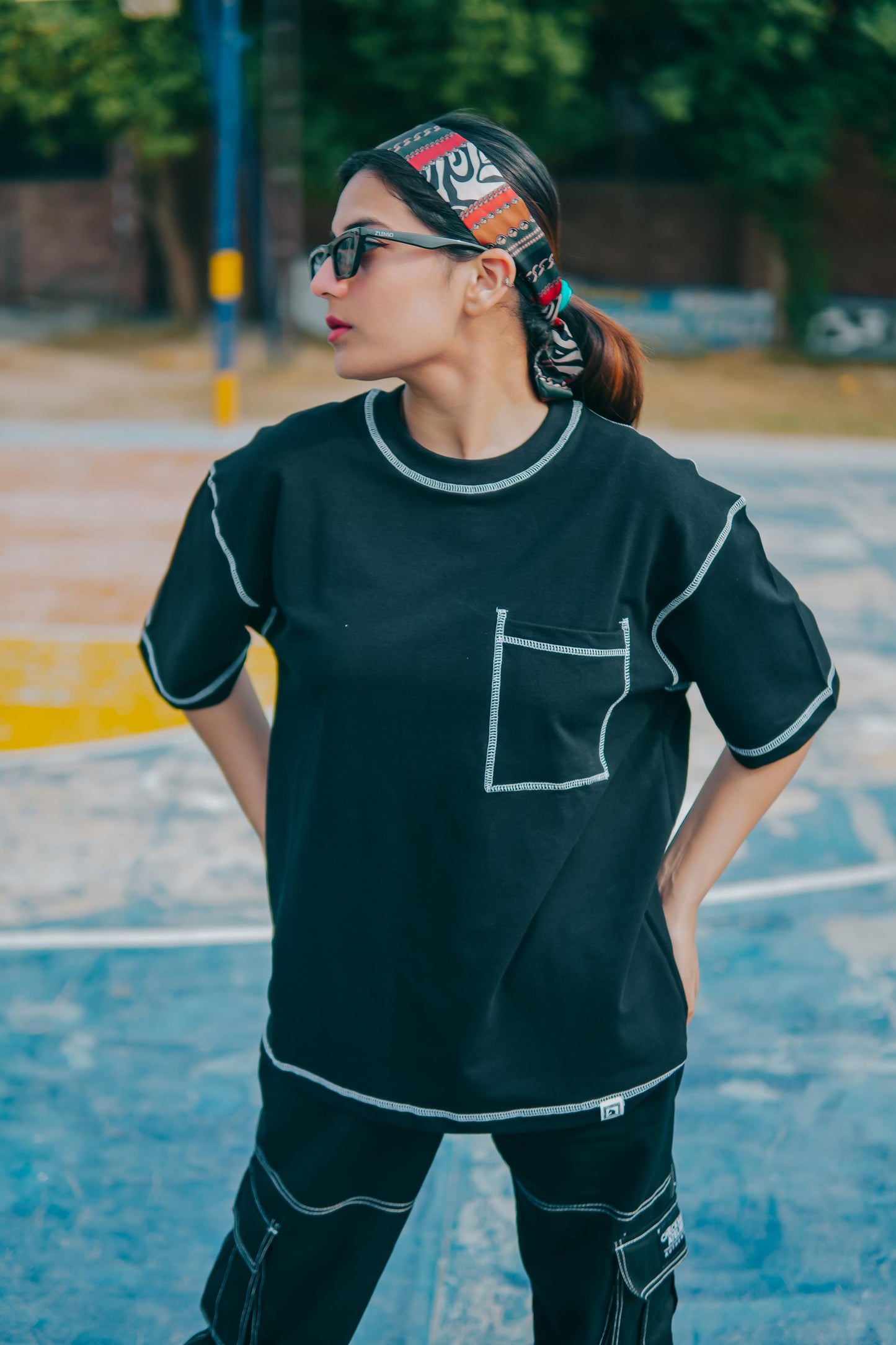 BLACK CONTRAST OVERSIZED T-SHIRT
